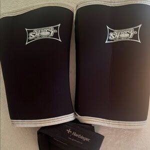 Sling Shot Black Knee Sleeves and used Harbinger wrist bands
